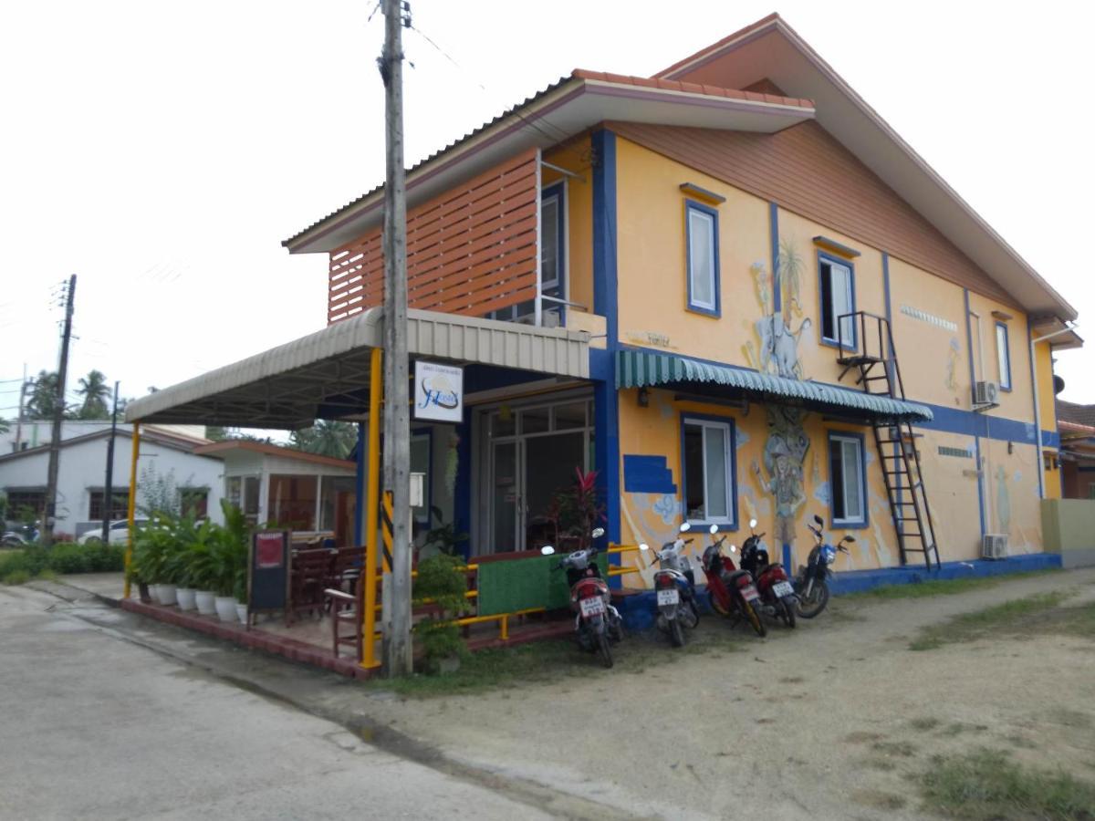 Phatra Hostel Thong Sala Exterior photo