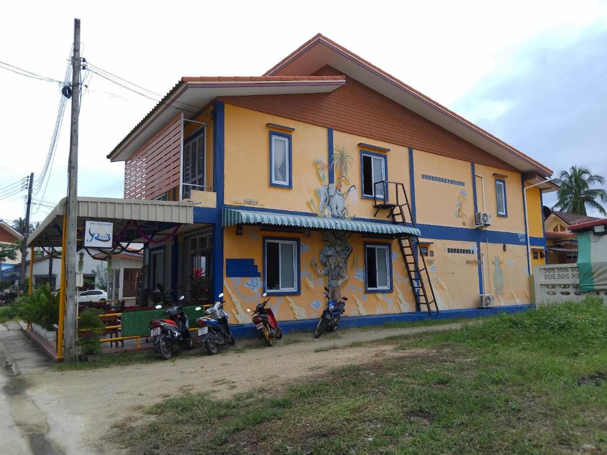 Phatra Hostel Thong Sala Exterior photo